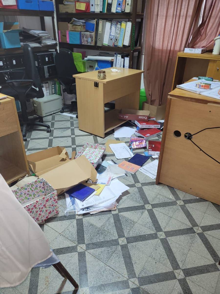 Entraron a robar y vandalizaron la Escuela 