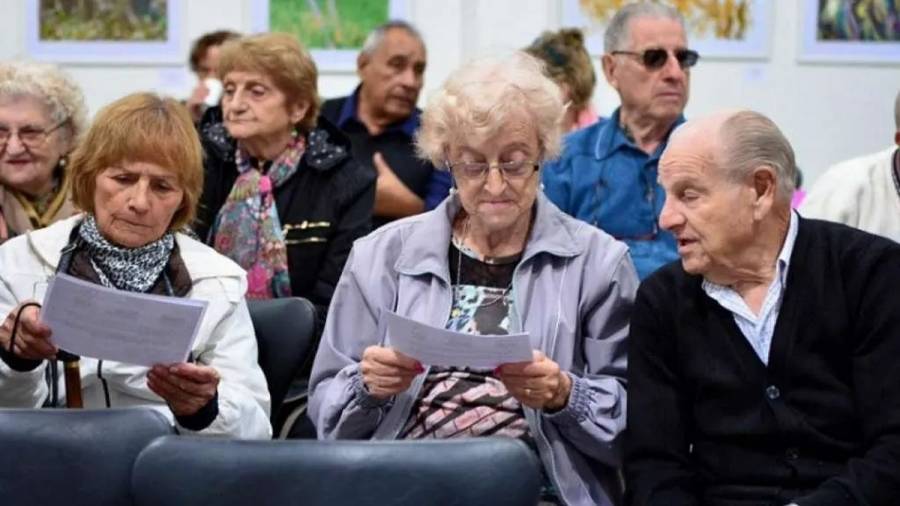 Una provincia anunció un aumento del 84% para las jubilaciones mínimas y un bono de $100.000