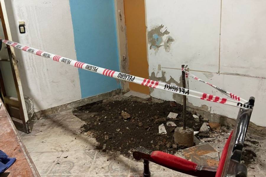Encontraron restos óseos enterrados en una oficina de la cárcel de Las Flores