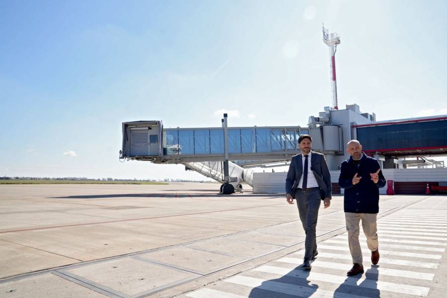 Pullaro anunció cómo será el proceso de renovación de la pista del Aeropuerto de Rosario