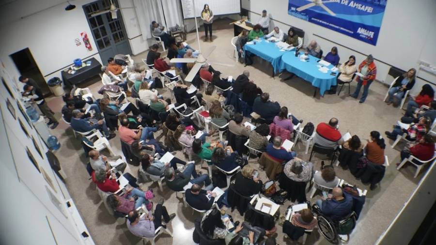 Docentes santafesinos votan entre cuatro mociones que rechazan la oferta salarial