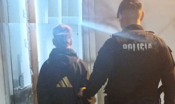 Vecinos redujeron a un joven que intentó robar una moto en pleno centro 