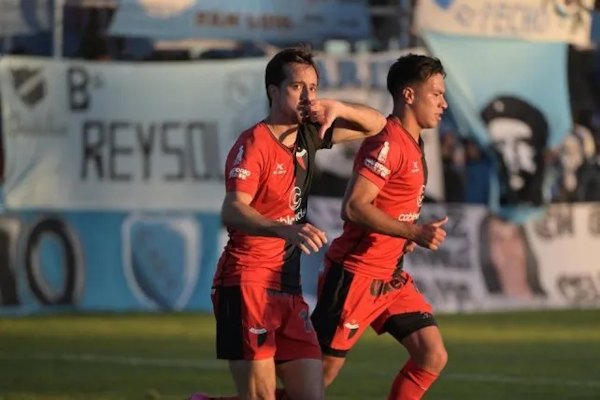 Christian Bernardi en baja con la camiseta de Colón