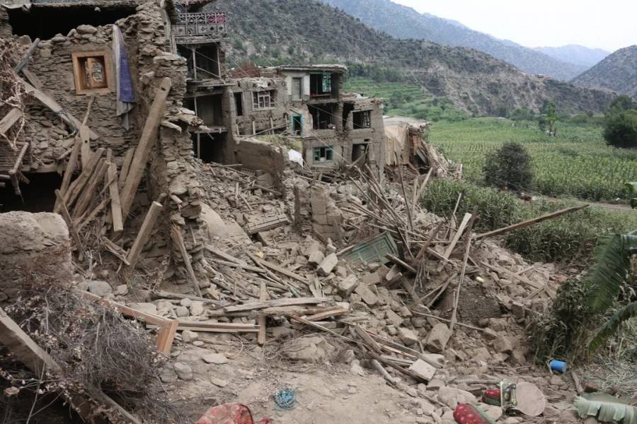 Ascienden a más de 1.100 los muertos por el terremoto en Afganistán