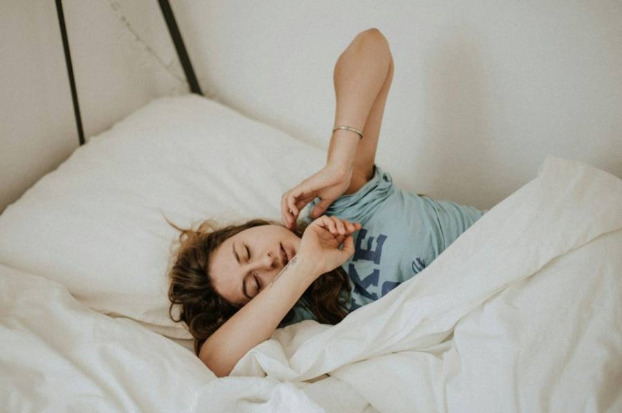 Despertar con visión borrosa: 10 razones y cuándo es una señal de alarma
