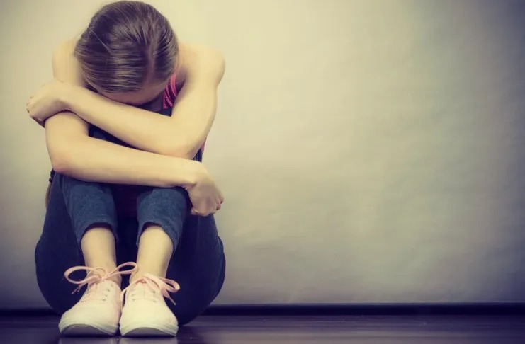 La felicidad disminuye a los 18 años: a qué edad empezamos a ser felices de nuevo
