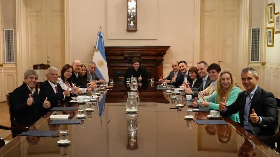 Javier Milei reúne a todo su Gabinete tras la paliza ante Axel Kicillof en provincia de Buenos Aires