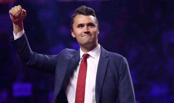 Charlie Kirk, activista aliado de Trump, murió tras ser baleado en un evento universitario en Utah