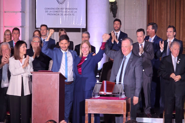  “La Provincia Invencible de Santa Fe tiene nueva Constitución” 