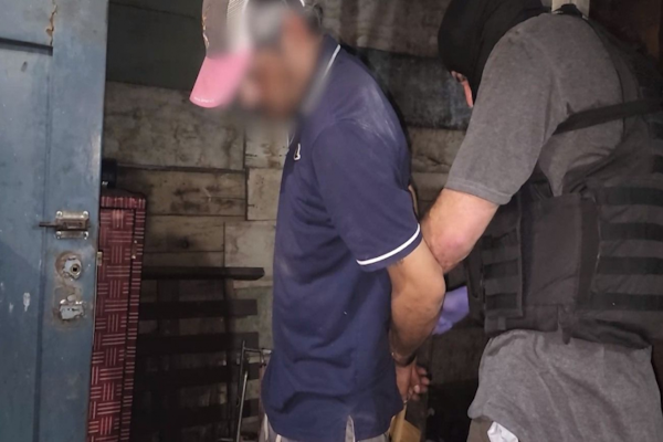 Dos detenidos mientras comercializaban droga 