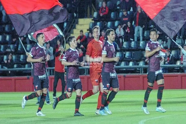 Colón con varios jugadores al límite de amarilla ante Morón