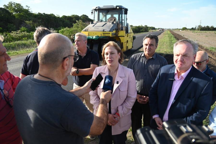 “La diferencia con el Gobierno nacional es que nosotros hacemos las rutas, no las abandonamos”