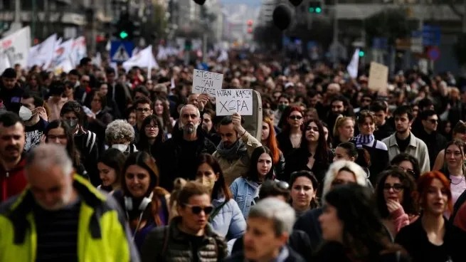 Huelga general en Grecia paraliza el país contra la reforma laboral