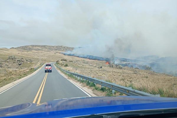 Sigue el incendio en el Parque Nacional Quebrada del Condorito de Córdoba 