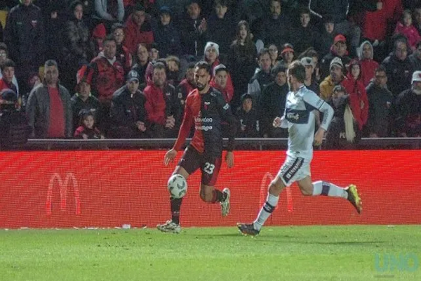 Colón intenta resolver la deuda con Alberto Espínola