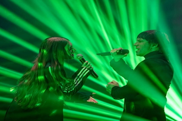 Turf y Yami Safdie lanzaron “Malas decisiones”