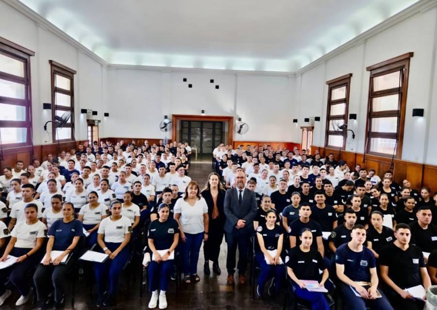 Capacitan sobre situaciones de género para cadetes de policía