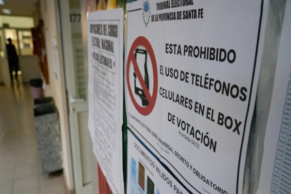Multas de hasta $70.000 por usar el celular en la cabina de votación