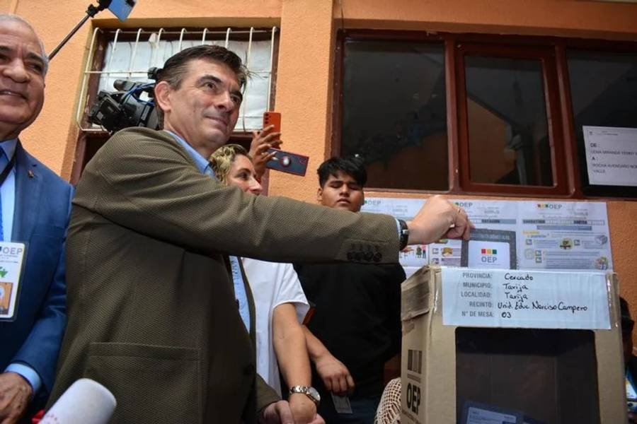 Maduro instó al presidente electo de Bolivia a que revise sus posiciones contra Venezuela