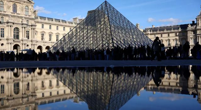 Cinco nuevos arrestos por el robo de las joyas del Museo de Louvre