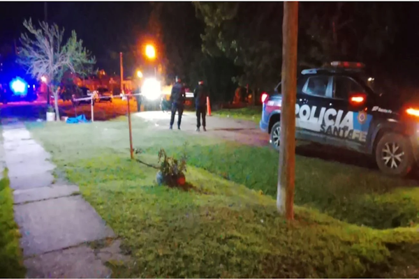 Sicarios en moto mataron a tiros a un hombre en plena calle