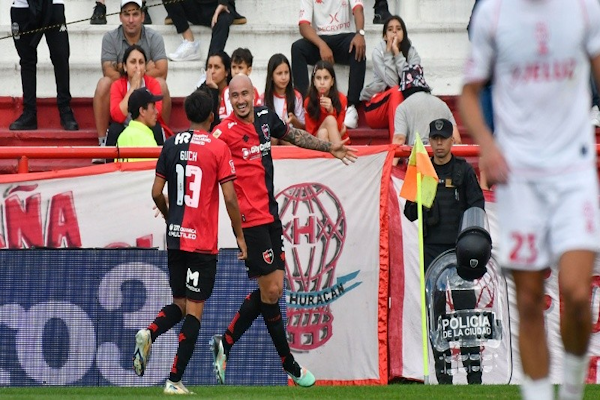 Newell ´s le ganó a Huracán en Parque Patricios 