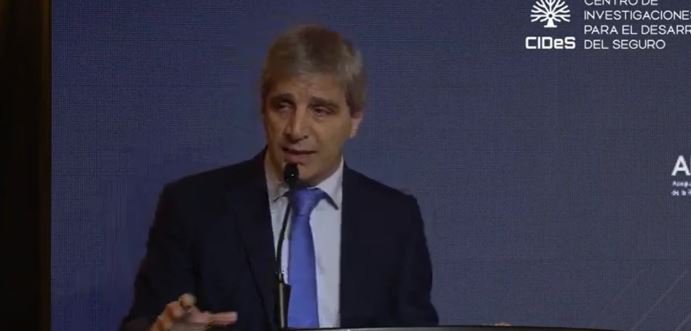 Luis Caputo afirmó que el rumbo económico es 