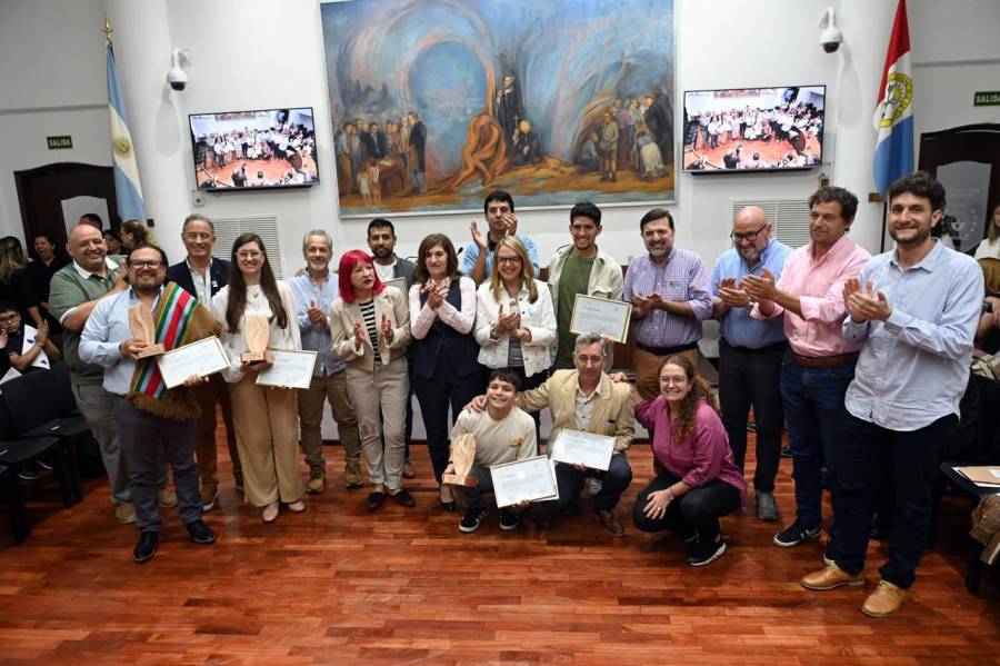 El Concejo celebró las expresiones folclóricas con la entrega de los premios Ariel Ramírez