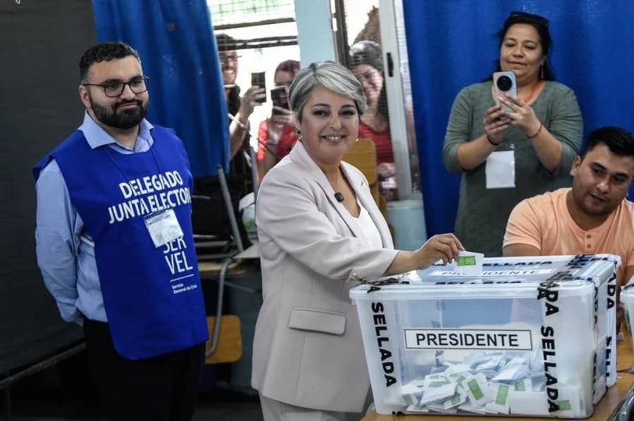 Chile: Jara se impuso sobre Kast por escaso margen y habrá segunda vuelta