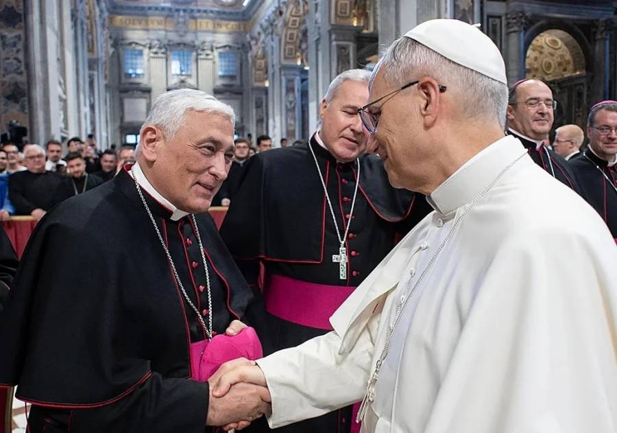 El papa León XIV aceptó la renuncia del obispo de Cádiz acusado de pederastia