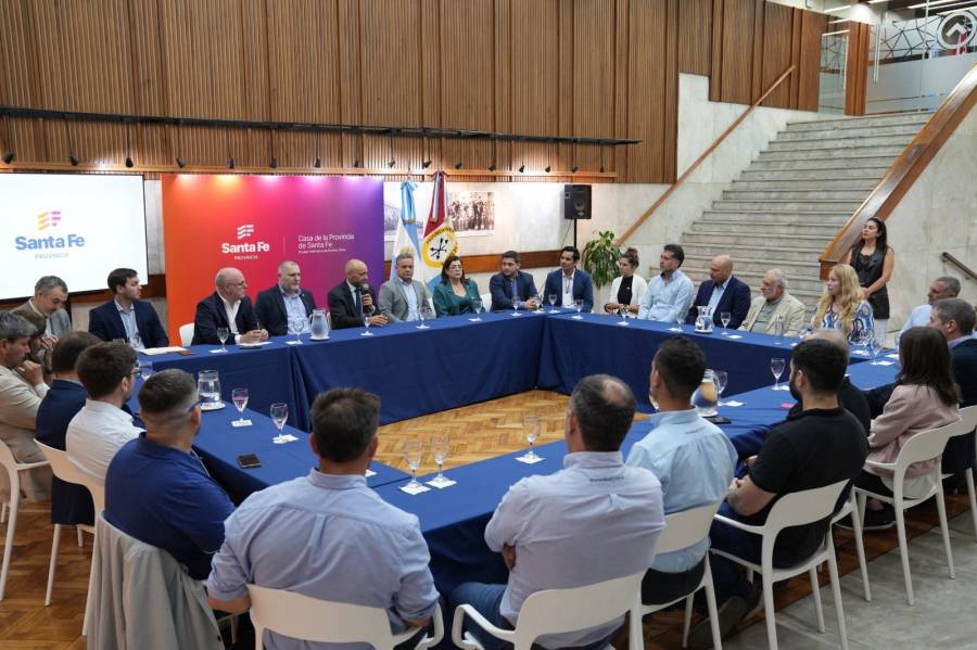 Puccini: “Santa Fe se consolida en la Hidrovía con inversiones en infraestructura y una industria que crece”