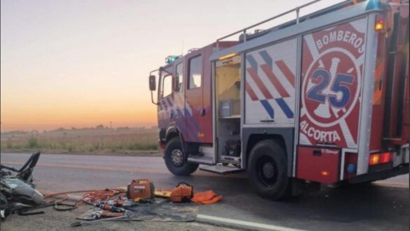 Cuatro mujeres y un hombre murieron tras chocar de frente en la ruta 90