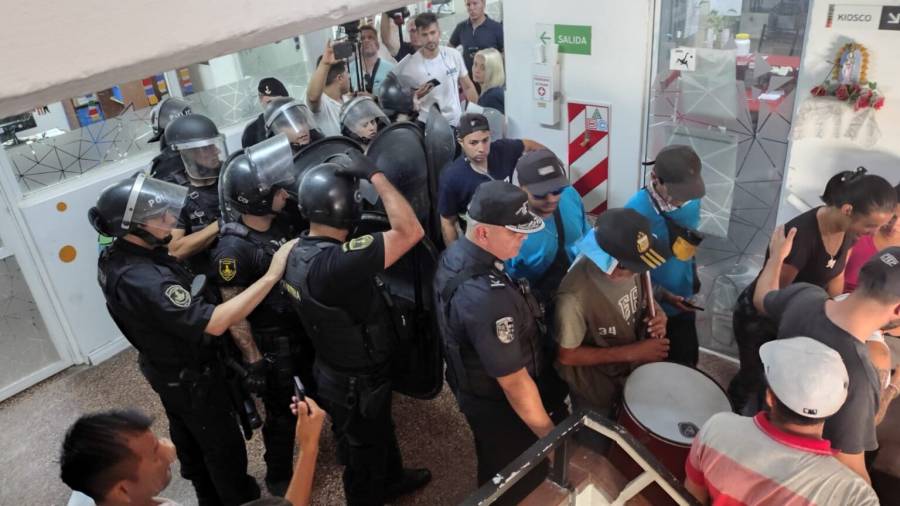 Provincia suspende los programas destinados al MTE de la ciudad de Santa Fe tras la irrupción violenta en la sede del Ministerio