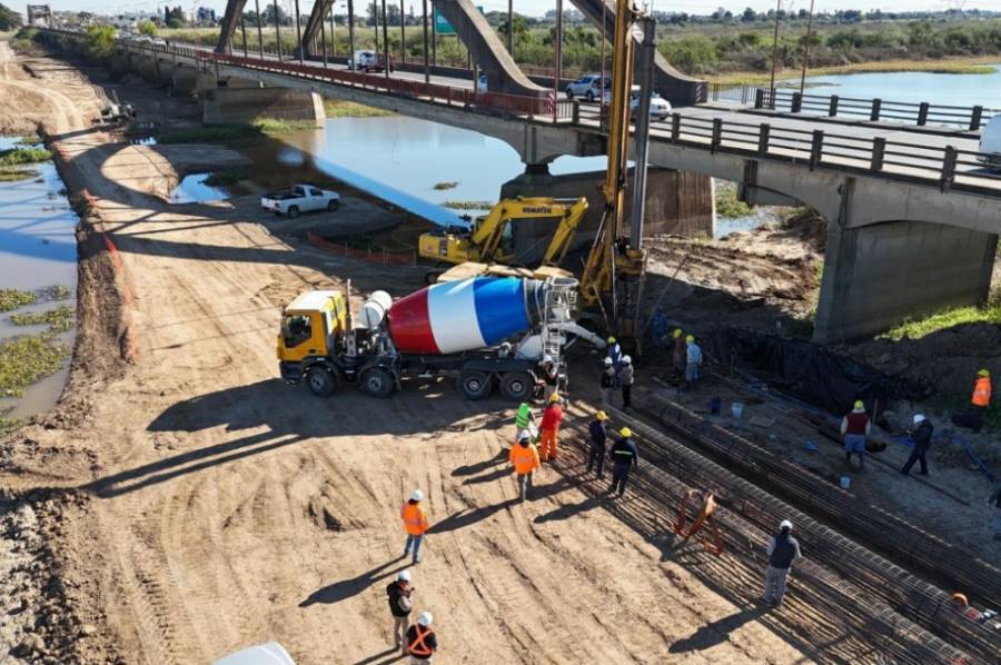 Denuncian amenazas y ataque a personal de obra en el Puente Carretero