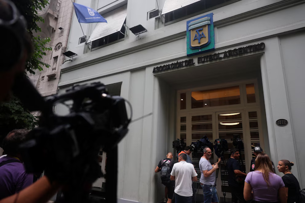 Causa Sur Finanzas: comunicados de La Liga Profesional y tres clubes allanados