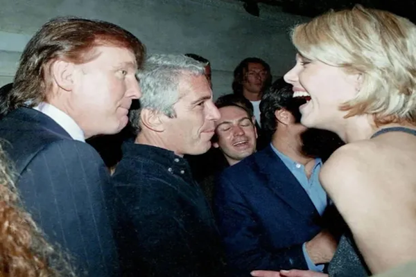 Publican fotos de Donald Trump y Bill Clinton con Jeffrey Epstein