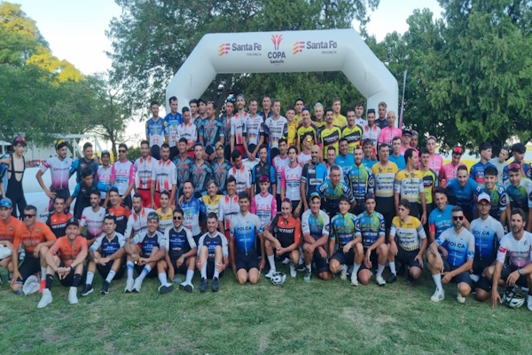 Se corre la competencia ciclística que une Santa Fe con Rosario
