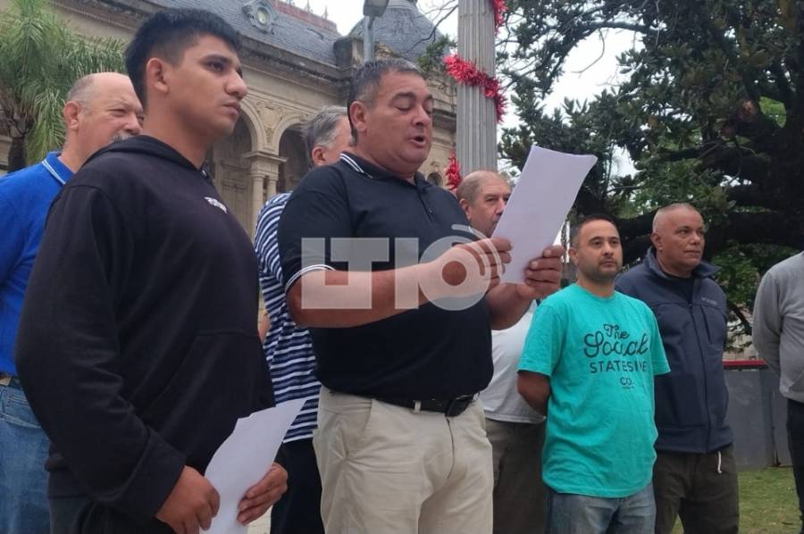Penitenciarios exigen mejoras laborales frente a Casa de Gobierno