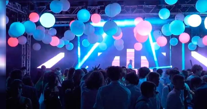 Acusan a una madre de haberse robado $17 millones para la fiesta de egresados