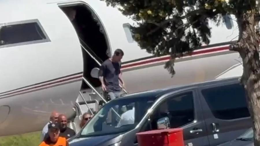 Messi llegó al país y aterrizó con su avión en el Aeropuerto de Sauce Viejo