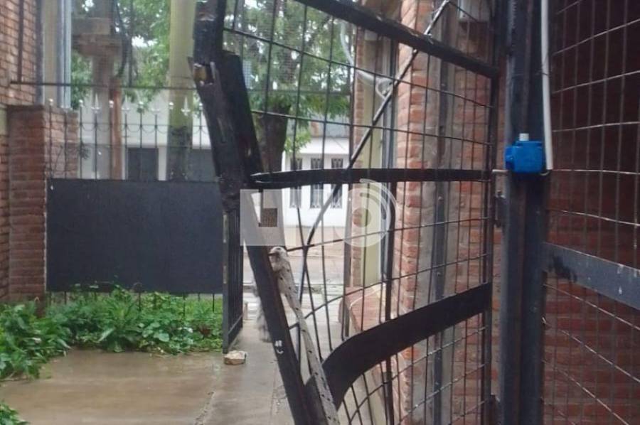 Robaron tres motos de un complejo de edificios en Candioti Norte