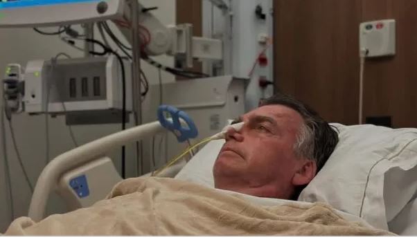 Jair Bolsonaro fue operado con éxito por una hernia inguinal y seguirá internado varios días