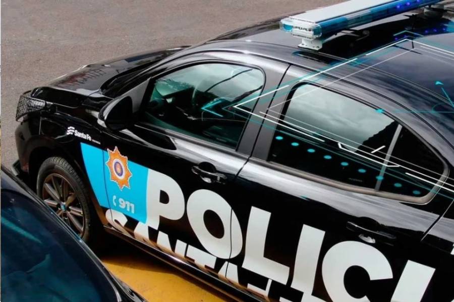 Un policía vendió las cubiertas de un patrullero para pagar una deuda