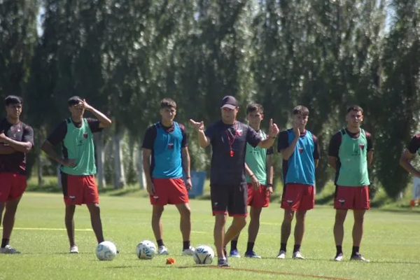 El primer equipo titular de Colón que probó Medrán