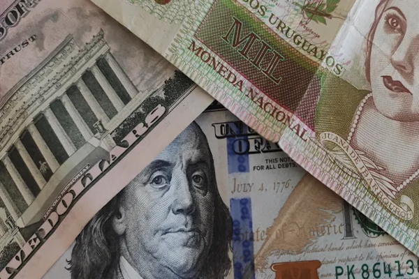 Uruguay tiene el salario mínimo en dólares más alto de Latinoamérica