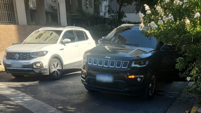 Rompen cristales de un vehículo y roban bolso con millones de pesos