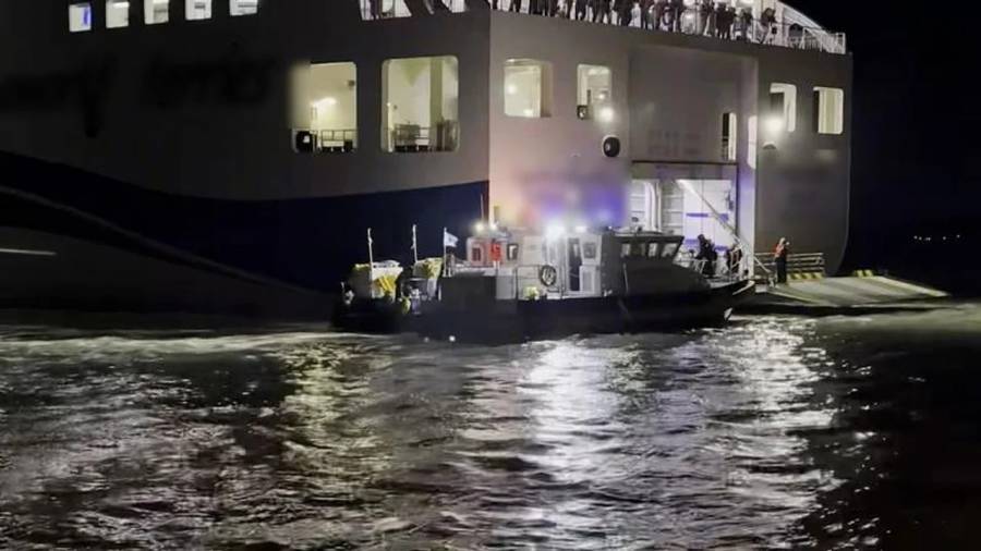 Quince muertos y un centenar de desaparecidos tras hundirse un ferry en Filipinas