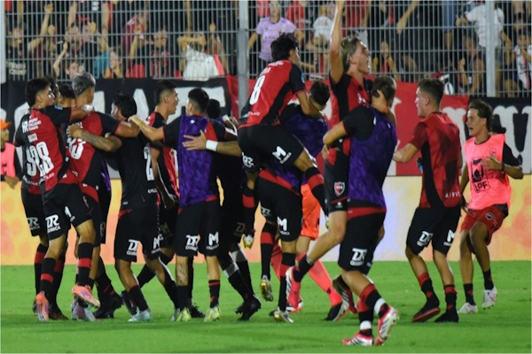 Empate agónico de Newell ´s ante Independiente en el Coloso