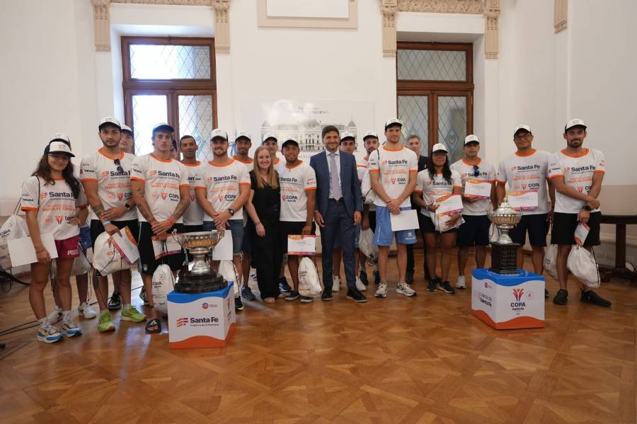 Pullaro presentó a los nadadores de la Santa Fe - Coronda: “El deporte nos distingue como provincia” 