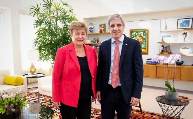 Llegó la misión del FMI a la Argentina en medio de la polémica por la fórmula del IPC